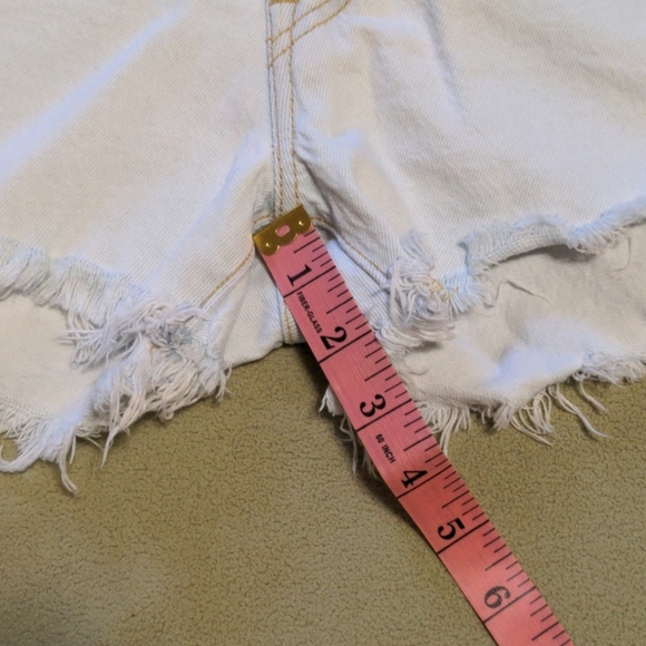 💥BUNDLE (2/$40, 3/$55)💥 LEVI’S 501 shorts high waisted - Picture 10 of 11